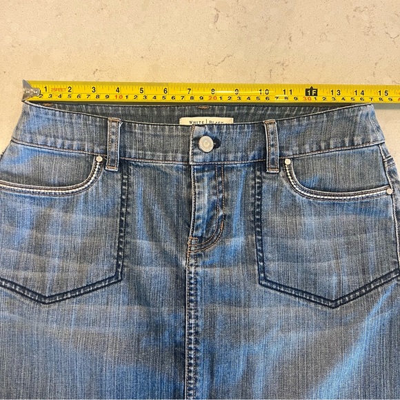 White House Black Market Denim Skirt - size 2 - Picture 3 of 6